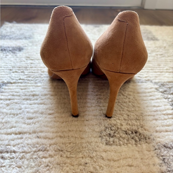 Banana Suede Arden Pumps - new without tags - Picture 4 of 6